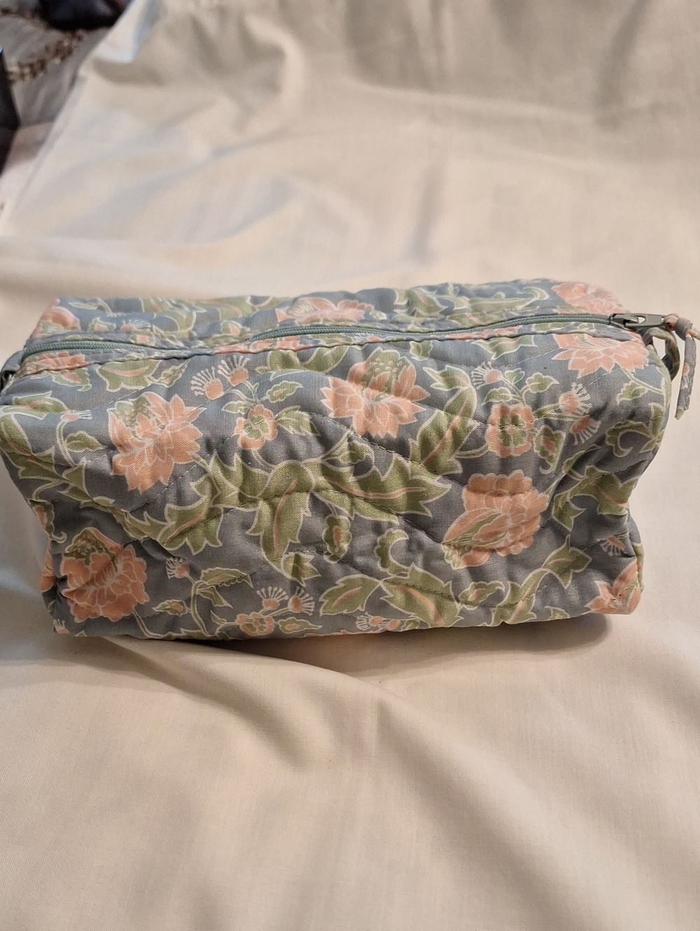 Avon Victorian Rose Traveler Bag- VINTAGE